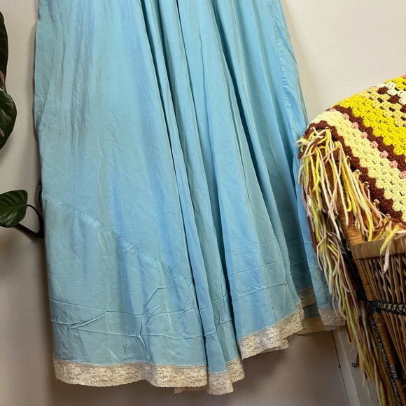 1940’s PLUS SIZE Joy Lingerie Co. Blue Satin Cream Lace Maxi Slip Dressing Gown - Picture 11 of 16